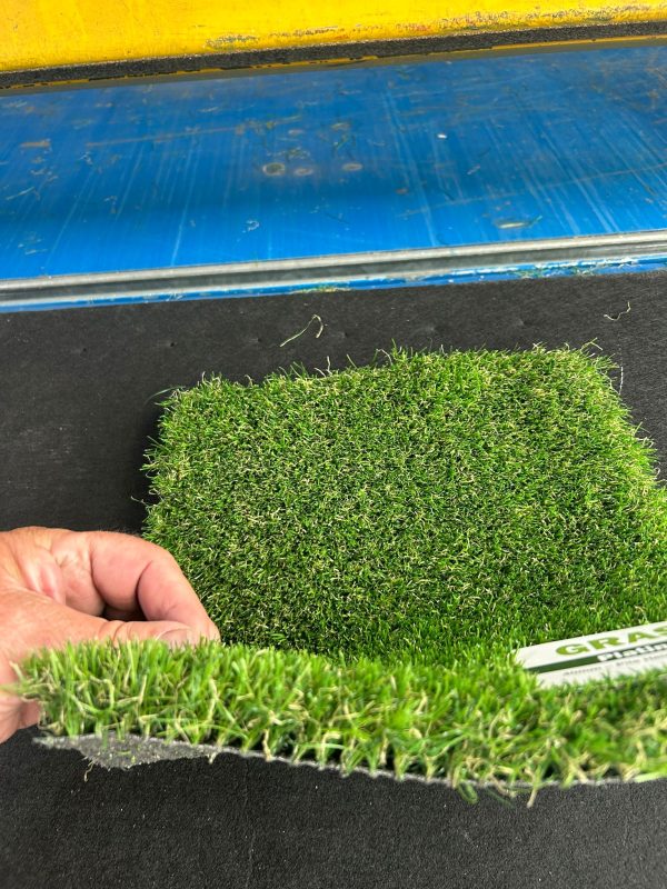 Platinum Artificial Grass -40mm - 1m x 1m - Image 2
