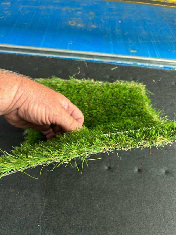 Special Edition Artificial Grass 38mm - 1m x 1m - Image 2
